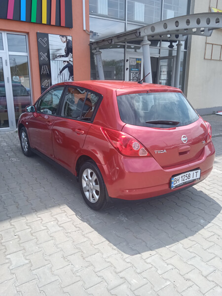 Задняя полка в багажника Nissan Tiida C11  2008 хетчбек 1.6 Бензин 