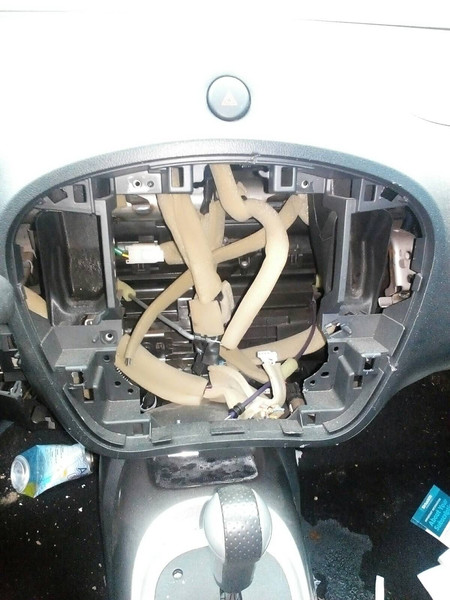 Штатная магнитола Nissan Juke  2014 1.6 Бензин Киев