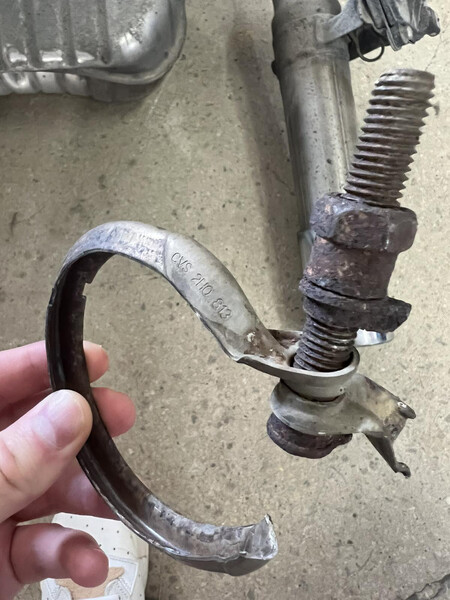 V образный хомут BMW X1  2016 2.0 Бензин Ровно