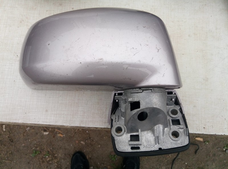 Пластиковая накладка правого зеркала Nissan Tiida C11  2008 хетчбек 1.6 Бензин 
