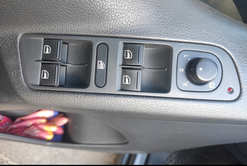 Кнопки стеклоподъемника Volkswagen Tiguan  2013 2.0 Дизель 