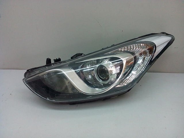 Фара левая Hyundai i30 хэтчбек 2013 г.  1.4 л бензин Винница
