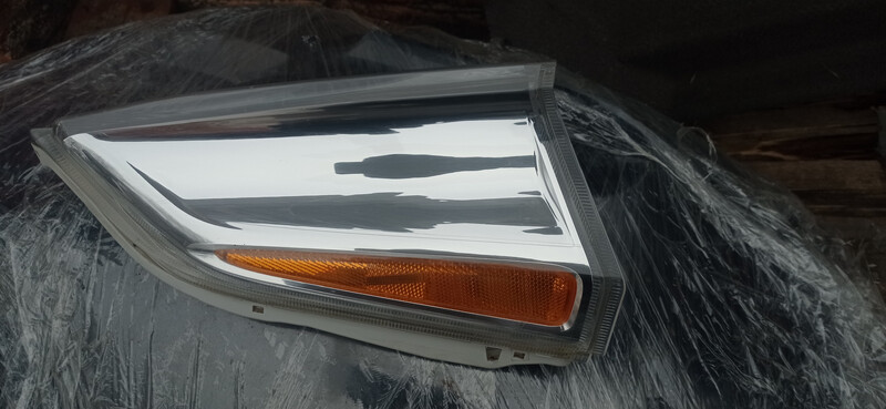 Уголок фары правый Nissan Leaf  2014 Киев