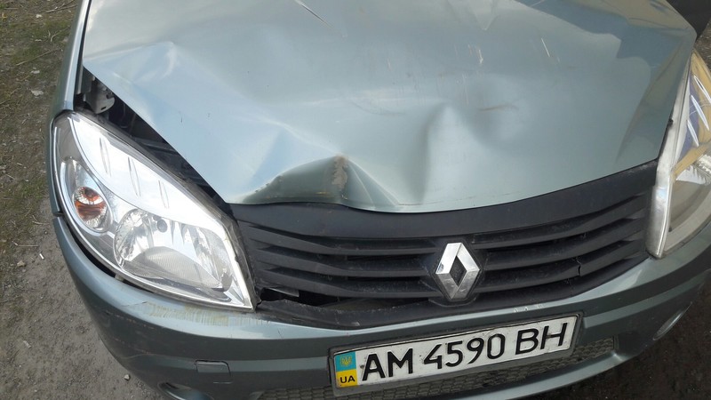 Решетка радиатора Renault Sandero хэтчбек 2012 г.  1.4 л бензин Житомир