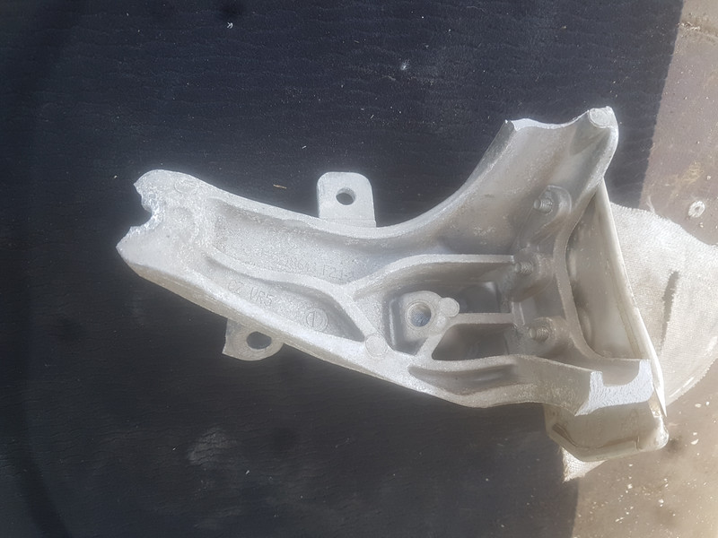 Опора двигателя правая Audi A8 D4 2012 г.  3.0 л бензин Луцк