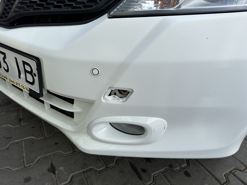 Заглушка бампера Honda Jazz  2012 хэтчбек 1.4 Бензин Одесса