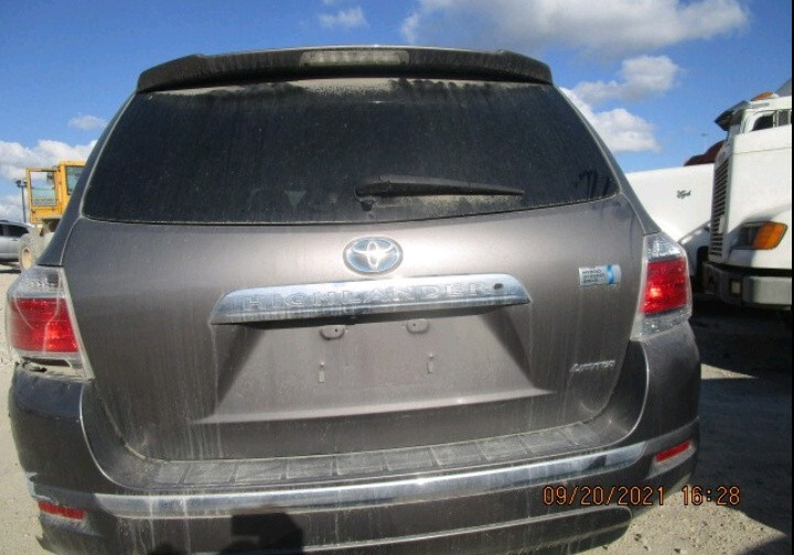 Бампер задній Toyota Highlander  2012 3.5 Гибрид 