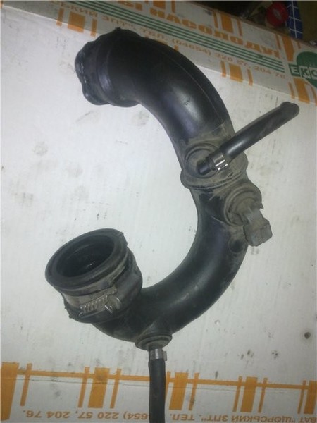 Патрубок турбокомпресора 8200 404 193   Renault Kangoo