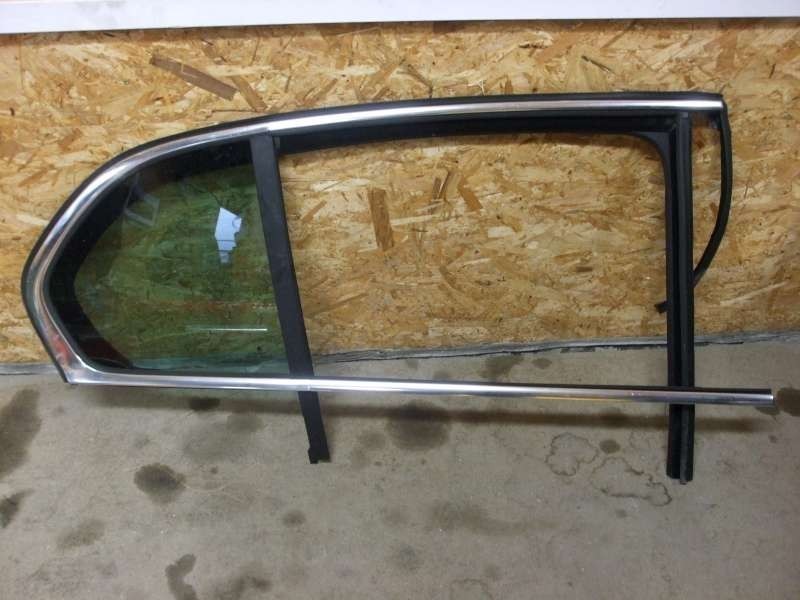 Скло задніх дверей 3T5 845 210 AM   Skoda Superb