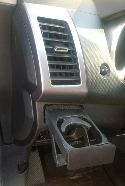 Подстаканник Mitsubishi Outlander XL  2008 универсал 2.4 Бензин Киев
