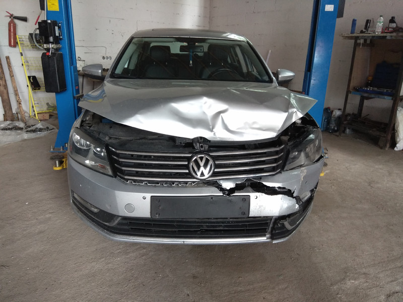 Капот Volkswagen Passat B7 2011 г.  2.0 л дизель Житомир