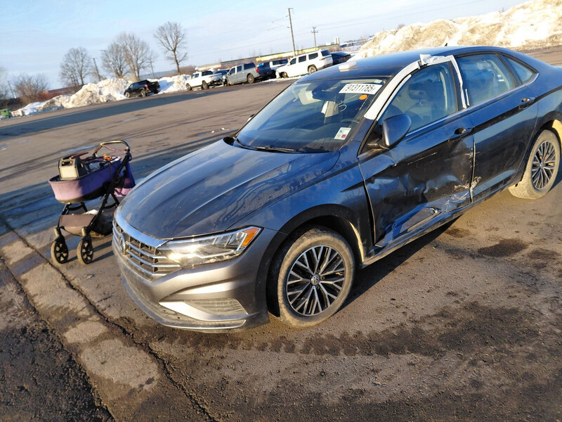 Дверь передняя левая 17A 831 055   Volkswagen Jetta