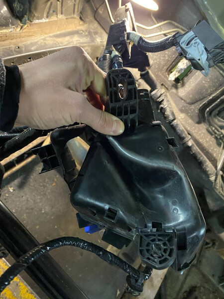 Лівий корпус блока запобіжників Nissan Leaf  2021 хетчбек 1.0 Электро 