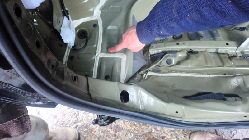 Панель задняя пола Toyota Rav 4 2015 г.  2.4 л бензин Полтава