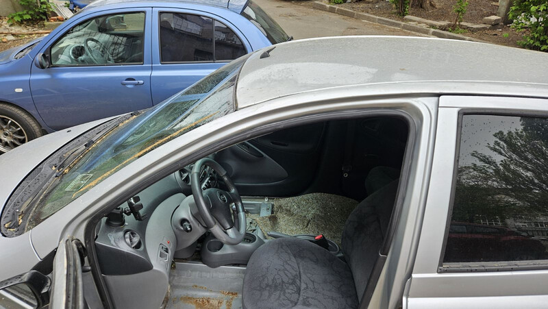 Стійка кузова Toyota Yaris  2002 хетчбек 1.3 Бензин 