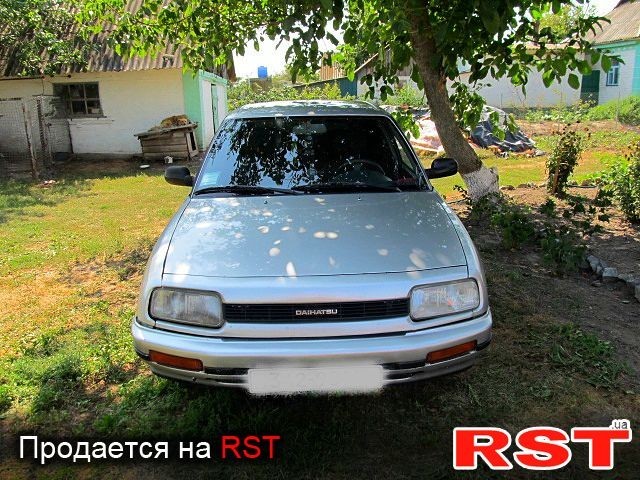 Поворот передний левый в бампер под фарой (оранжевый, длинный) Daihatsu Applause 1992 г.  1.6 л бензин Ровно