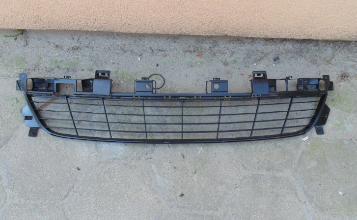 Решётка бампера перед центр Renault Grand Scenic 3  2010 1.6 Дизель Луцк