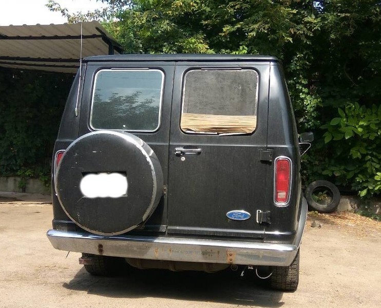 Стекло заднее левое Ford Econoline 1990 г.  5.0 л бензин Полтава