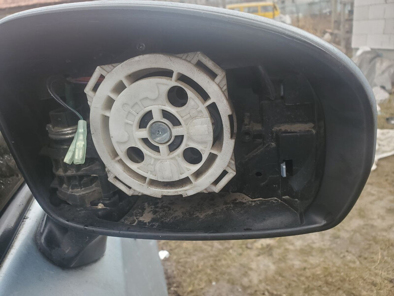 Вкладиш зеркала правого Toyota Prius V 2012 універсал 1.8 Гибрид 