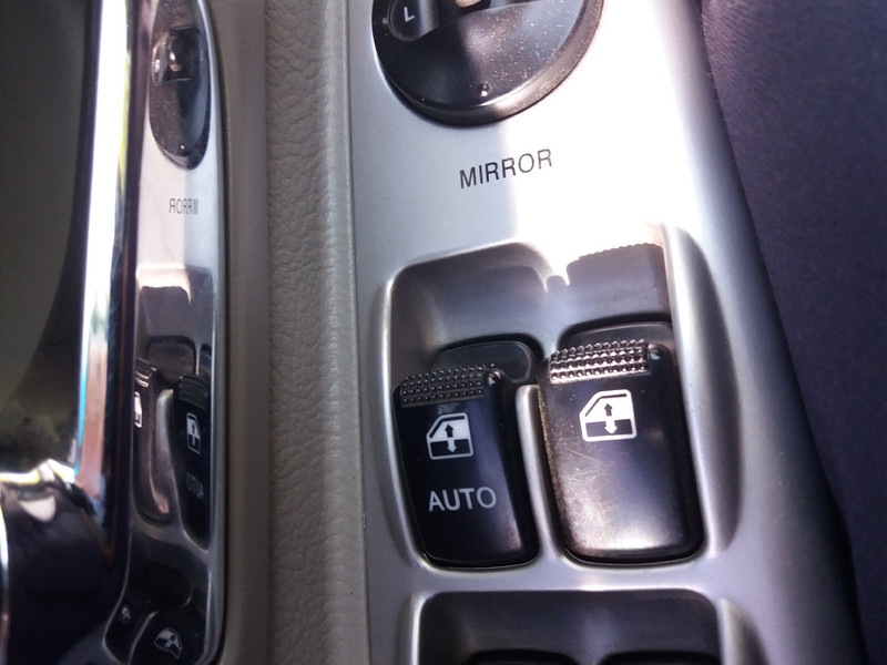 Кнопка стеклоподъемника водительской двери Kia Cerato  2007 1.6 Дизель 