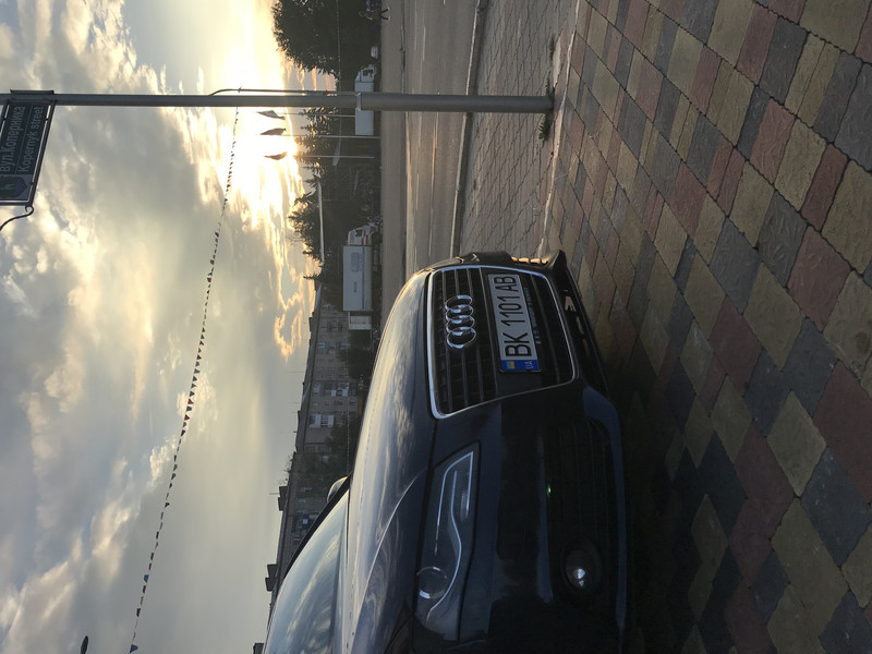 Стекло правой фари Audi A4 B8  2008 1.8 Бензин Сарны