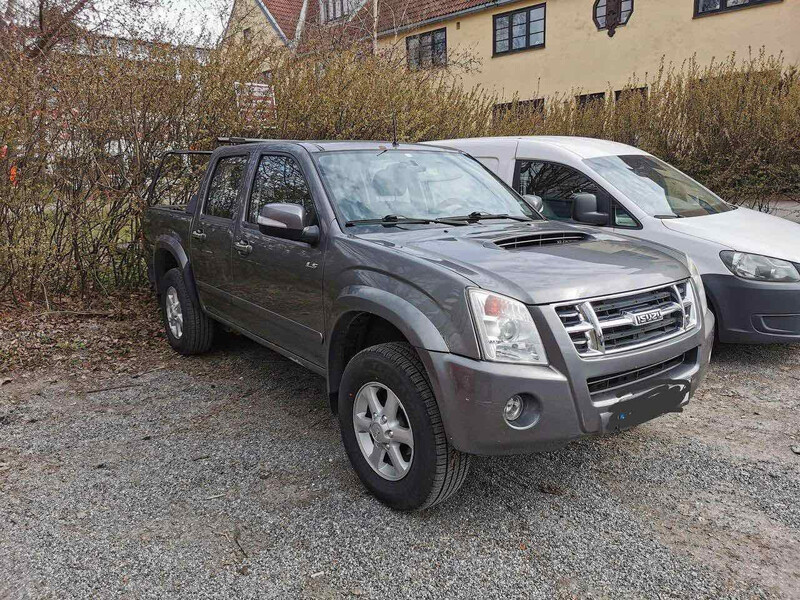 Лобовое стекло Isuzu D-Max  2008 2.5 Дизель Хмельницкий