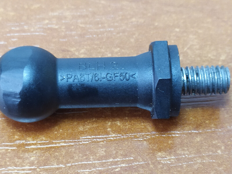 Болт крепление декоративной крышки двигателя Volkswagen Caddy 3  2011 універсал 1.6 Дизель 