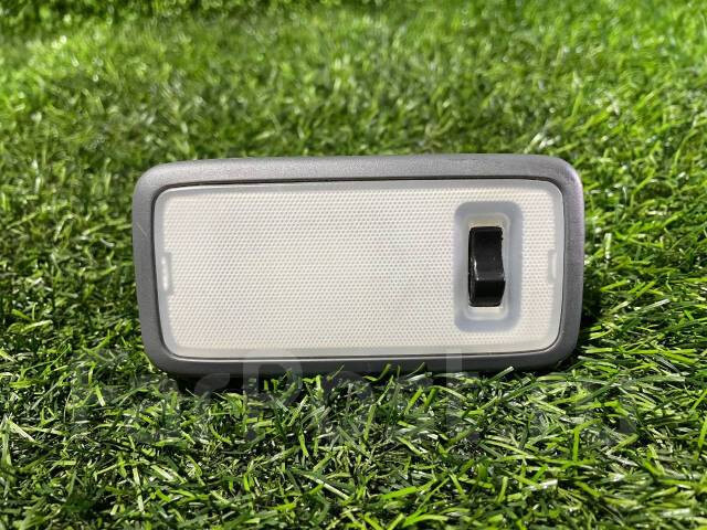 Плафон освещения багажника Toyota Avensis  1998 Южное