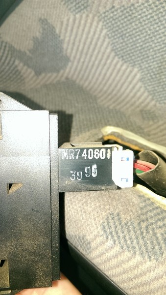 Блок управления стеклоподъемником MR 740601   Mitsubishi Carisma