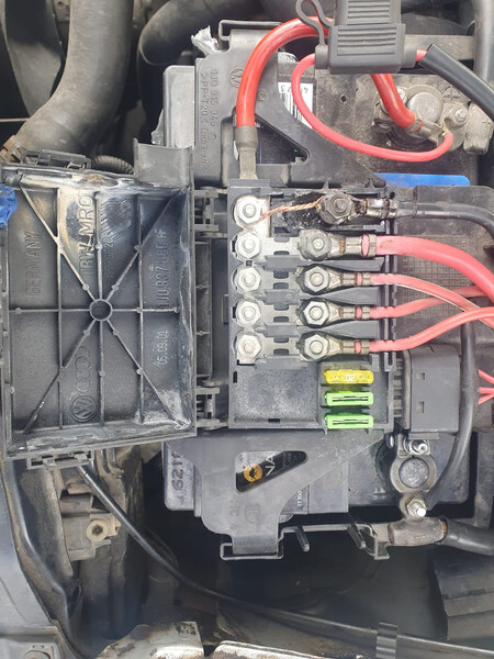 Колемма с предохранителями Volkswagen Golf 4  2001 хетчбек 1.6 Бензин Зміїв