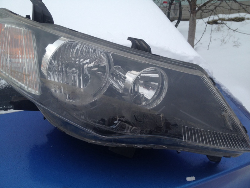 Правая фара нексенон Mitsubishi Outlander XL  2008 2.4 Бензин Киев