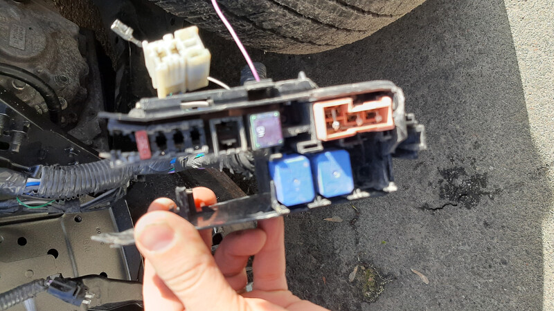 Блок предохранителей 243817990A   Nissan Rogue