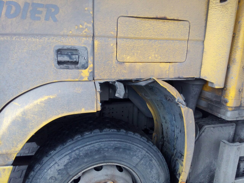 Спойлер (нижний левый) кабины Iveco EuroTech  2000 Днепр