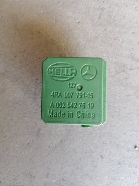 Реле компресора пневмопідвіски Mercedes GL-Class X164 универсал 2011 г.  5.5 л бензин Ровно