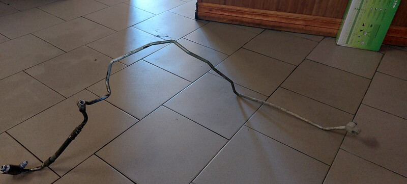 Трубка кондиціонера Volkswagen Caddy 3  2008 2.0 Дизель 