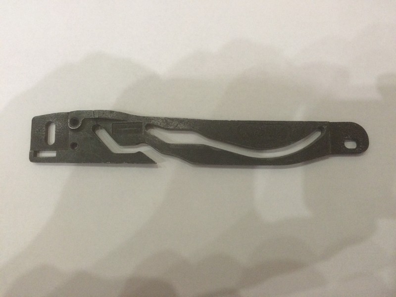 Кранштейн люка Audi 80 B4  1992 1.6 Бензин 