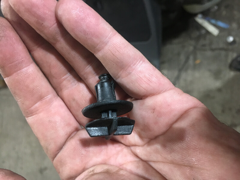 Клипсы (жабо) Land Rover Range Rover Evoque 2021 г.  2.0 л дизель Запорожье