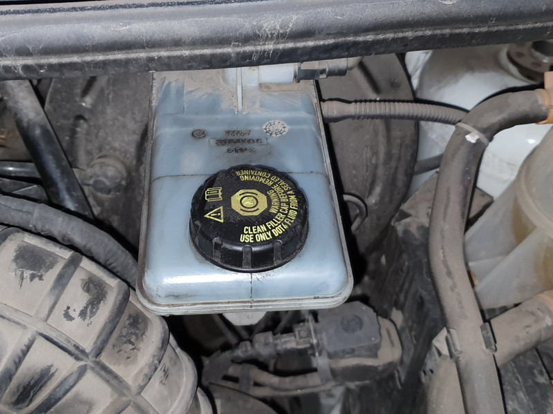 Прокладки под заливные горловины Opel Vivaro  2012 2.0 Дизель 