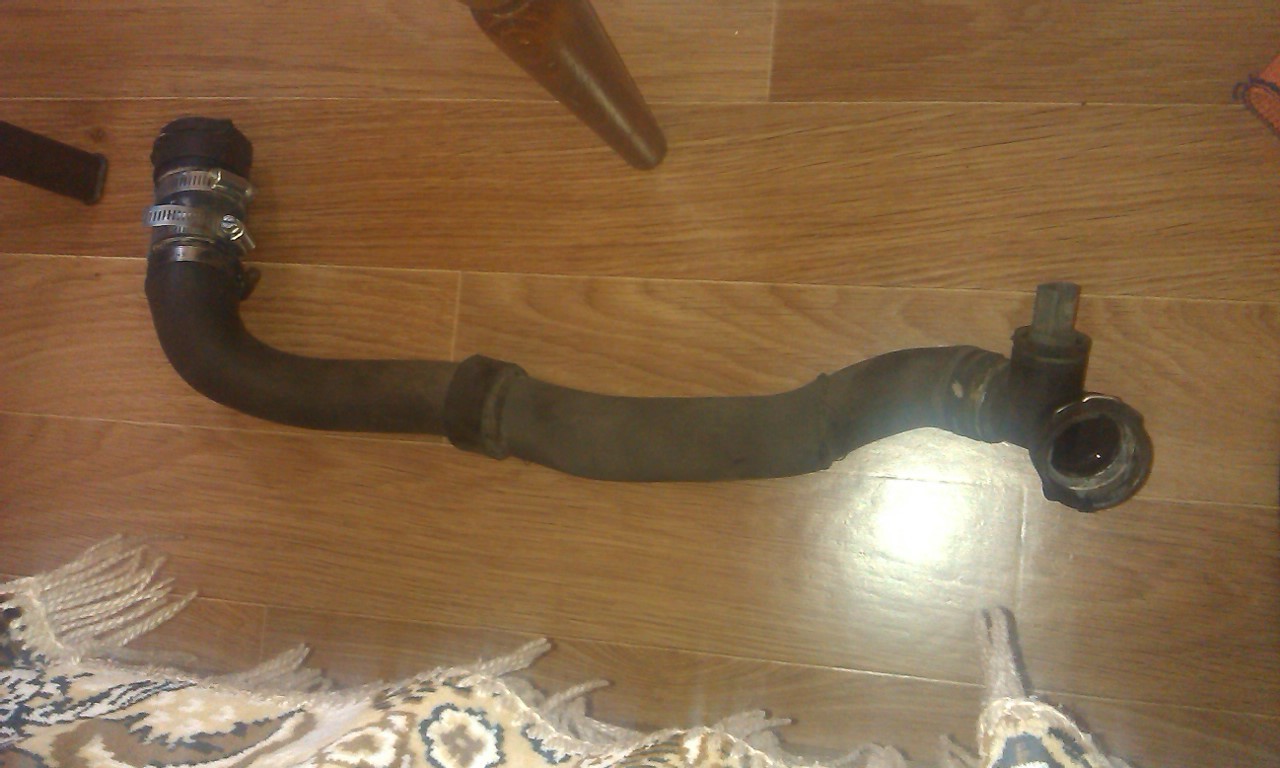 Нижній патрубок радіатора 1K0122051FE   Skoda Octavia, Skoda Octavia A5, Skoda Superb