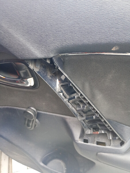 Накладка на ручку правої задньої двері Toyota Avensis  2011 универсал 1.8 Бензин Вышгород