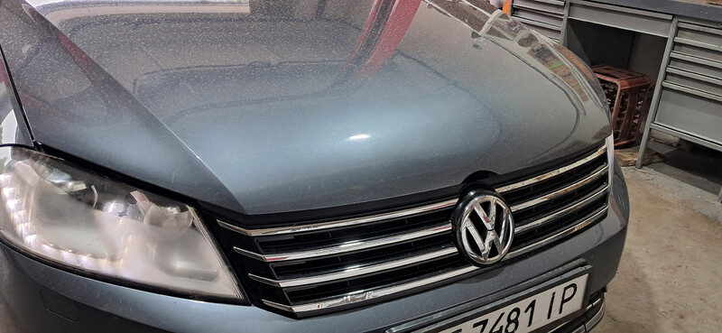 Решітка радіатора Volkswagen Passat B7  2013 2.0 Дизель 