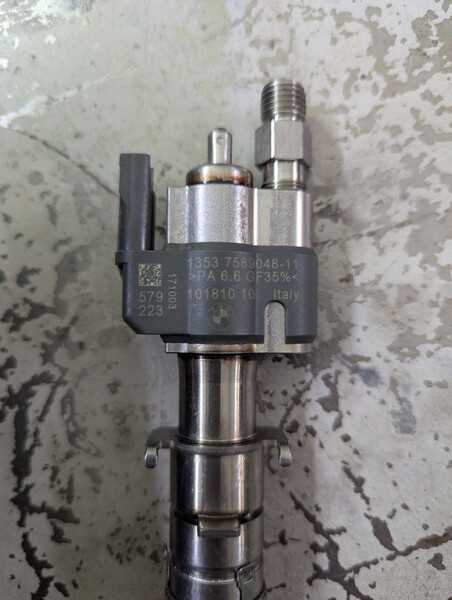 Форсунка бензинова BMW 3 Series E90  2008 2.0 Бензин 