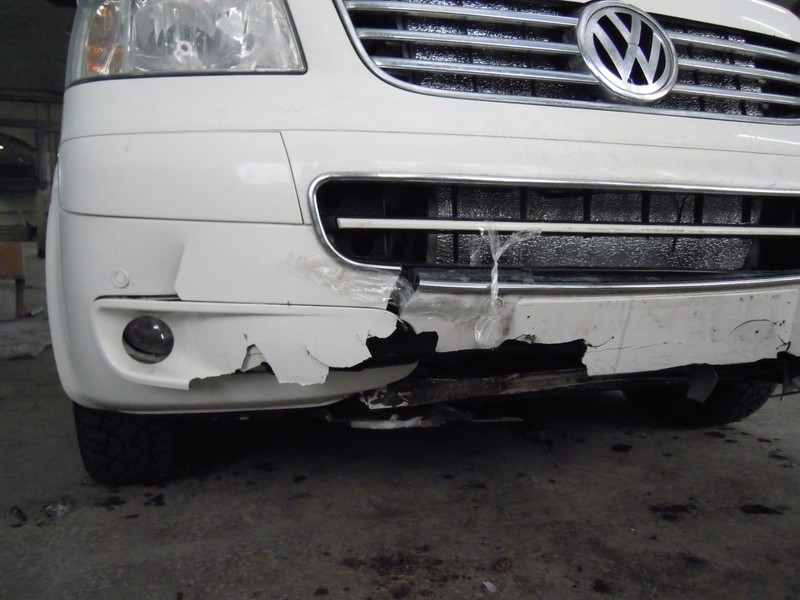 Бампер передний ГОЛЫЙ под парктроник под покраску Volkswagen Multivan  2008 1.9 Дизель Киев
