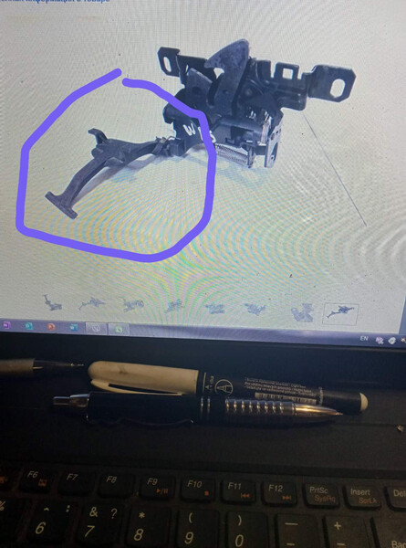 Флажок открытие капота Mercedes-Benz A-Class W169  2006 хетчбек 1.5 Бензин Дніпро