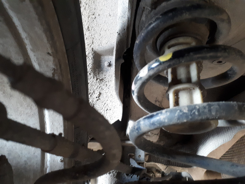 Пружина задняя Renault Fluence 2010 г.  2.0 л бензин Умань