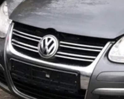 Хромова накладка не передню решітку бампера Volkswagen Golf  2008 универсал 1.6 Бензин Винница