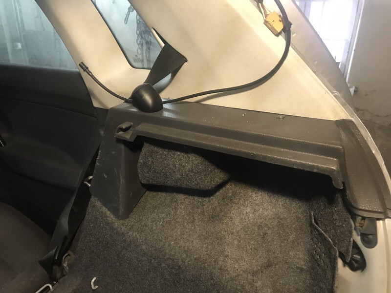 Обшивка багажника (ліва сторона, поличка) Volkswagen Polo 4  2004 хэтчбек 14.0 Бензин Дубно