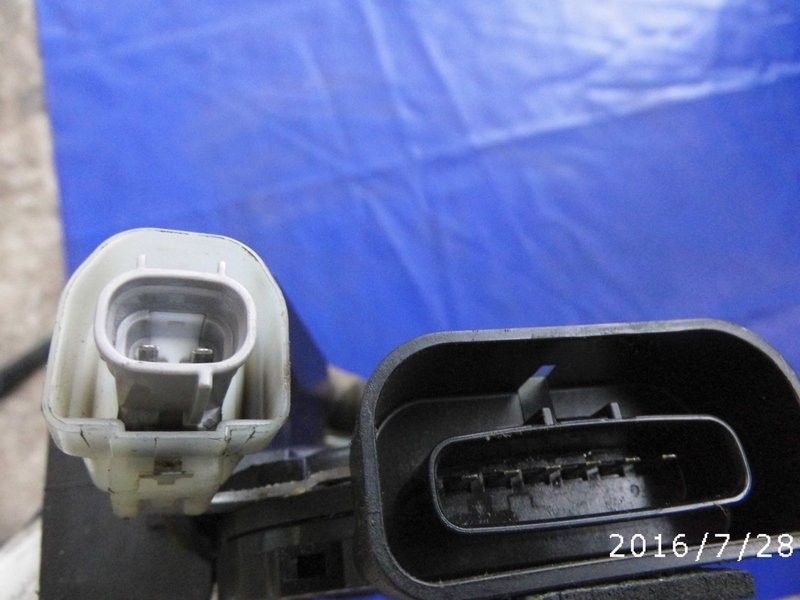 Замок задней двери 69110-42090   Toyota RAV4