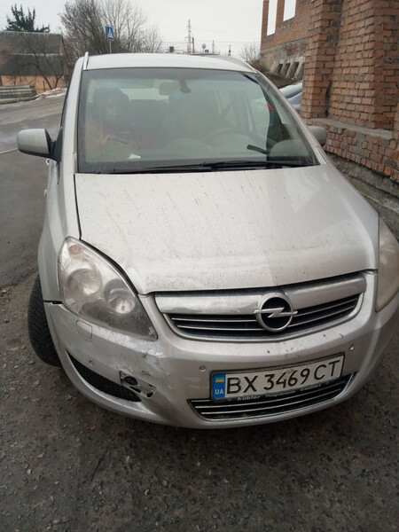 Фара передняя правая светлая Opel Zafira B  2009 универсал 1.6 Бензин Хмельницкий