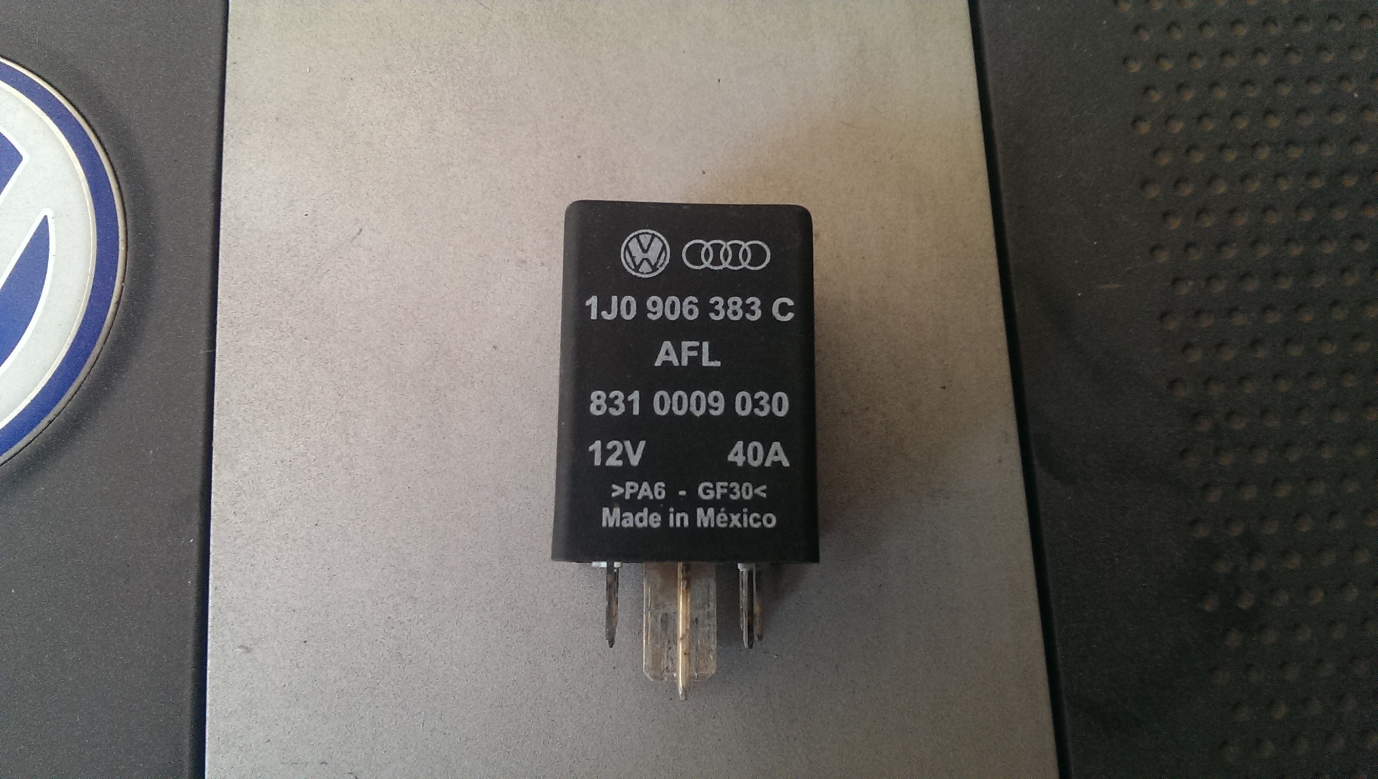 VAG  1J0 906 383 C  Реле насоса топливного Volkswagen Vento JETTA 2002 2.8 Бензин 